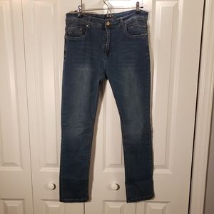 Strt leg fitted jeans in med-wash stretch denim